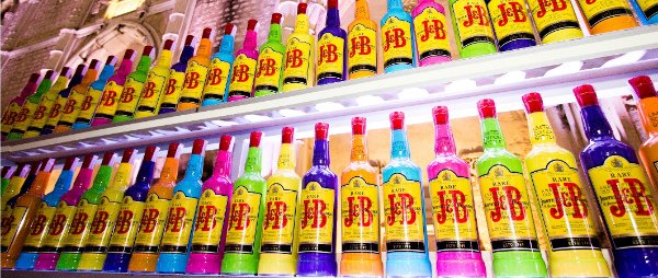 Garrafas J&B agora às cores