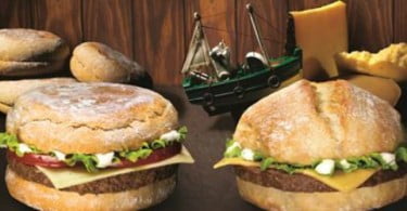 McDonalds cria duas novas receitas com Bolo do Caco e Queijo da Ilha