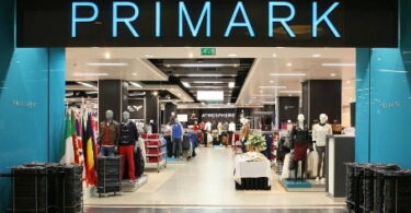 Nos últimos 12 meses, dois terços (66%) das roupas vendidas na Primark foram produzidas com materiais reciclados ou de origem mais sustentável.