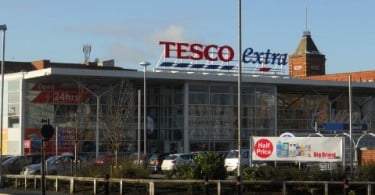 Tesco revê plano de aberturas no Reino Unido