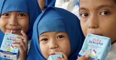 Crianças abrangidas pelos programas de leite escolar da Tetra Pak atinge valor recorde em 2012