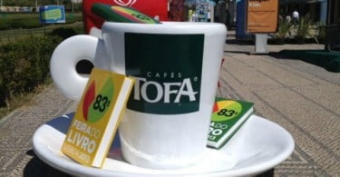 Tofa e APEL angariam livros