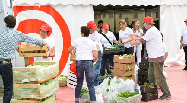 Continente e Câmara de Lisboa distribuem cinco toneladas de produtos alimentares