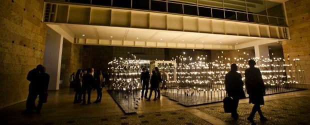 IKEA e LIKEarchitects instalam projeto artístico em LED no CCB