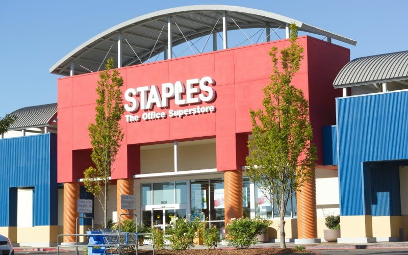 Fnac Darty chega a acordo para comprar 11 lojas da Staples Portugal