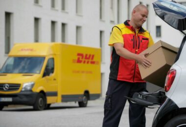 DHL atinge um volume de negócios de 81,8 mil milhões de euros em 2023