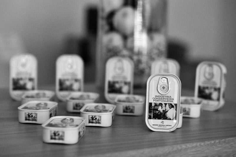 latas de selos Ramirez Distribuição Hoje