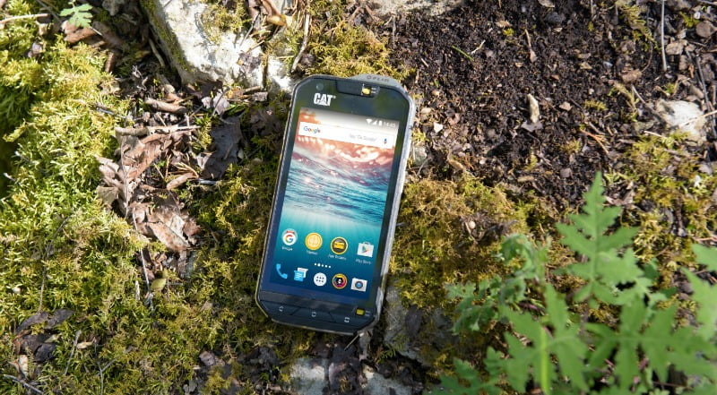 CAT lança telemóvel para aventureiros