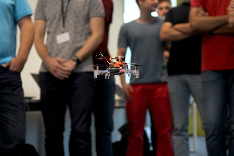 estudantes nacionais criam drone para o setor do retalho