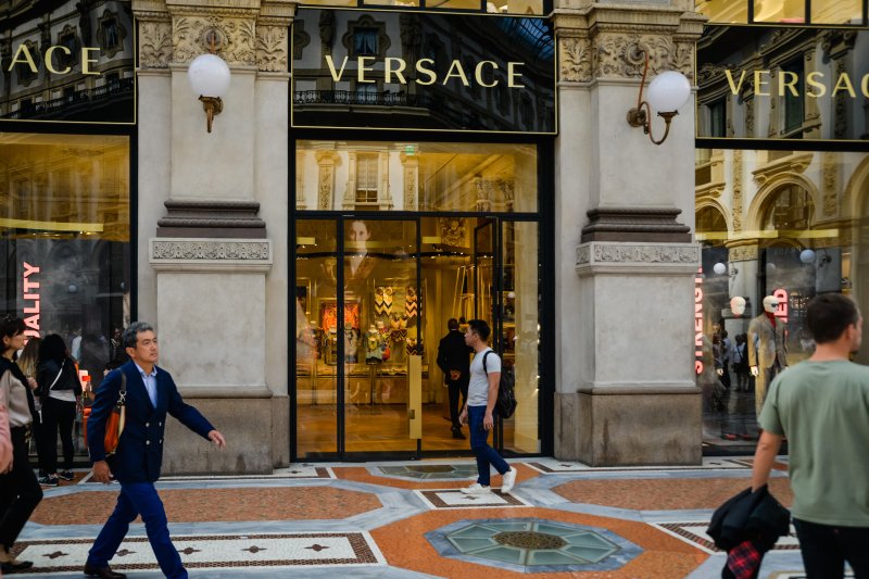 Michael Kors avança para a compra da Versace