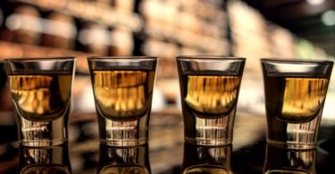 Guerra comercial entre EUA e UE castiga whisky norte-americano