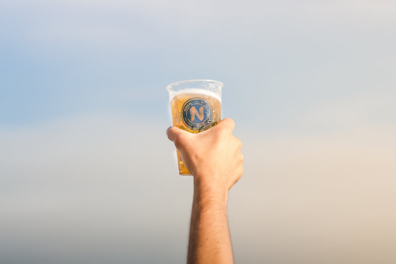 Nortada troca cervejas industriais por finos no Dia da Reciclagem