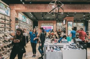 Skechers lança coleção outono-inverno que celebra a década de 90