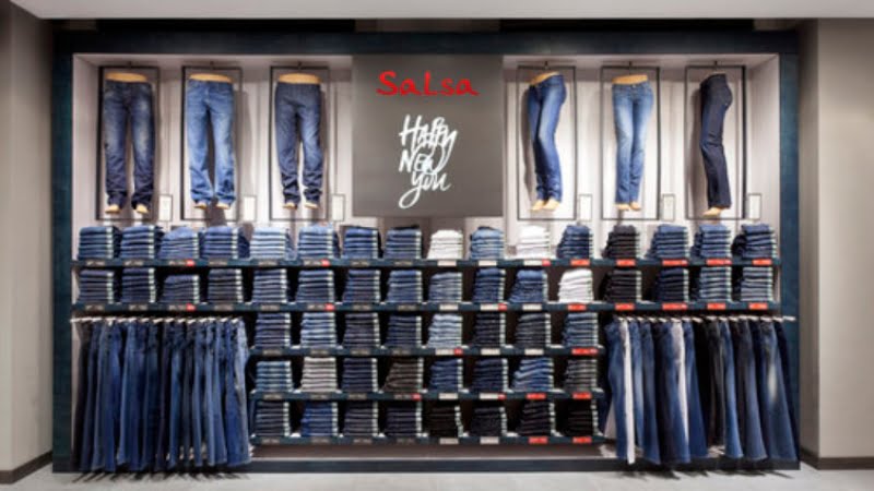 Salsa Jeans está a recolher conteúdos nas redes sociais para integrar na sua loja online