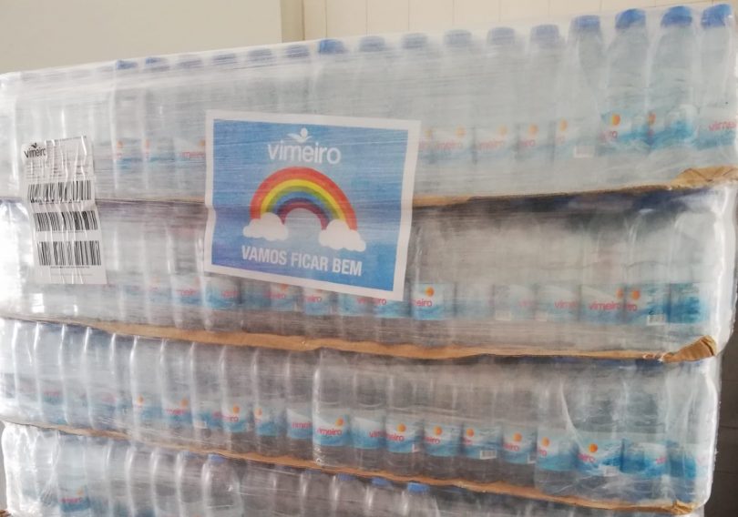 Vimeiro doa mais de 90 mil garrafas de água