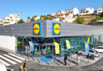 A loja Lidl de Lagos reabriu após uma renovação, sendo abastecida a partir de fontes de energia 100% renováveis.
