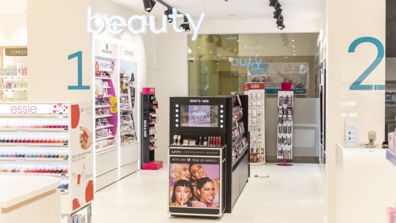 A Wells vai abrir primeira loja com conceito de beleza alargado com perfumaria, maquilhagem, cosmética e cuidados profissionais de cabelo.