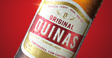 A marca Cerveja Quinas fechou uma parceria com António Teixeira Lopes & Filhos, Lda, responsáveis pelas mais de 400 lojas “A Nossa Loja”.