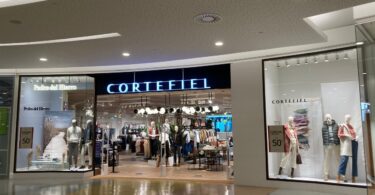 O grupo de moda Tendam abriu duas novas lojas Cortefiel em Portugal: no Alameda Shopping (Porto) e no Alma Shopping (Coimbra).