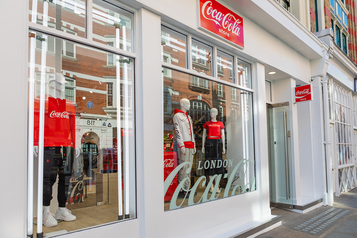 Rooster Light Rudyard Kipling Coca-Cola sai das prateleiras do supermercado e abre loja de roupa  [Galeria] - Distribuição Hoje