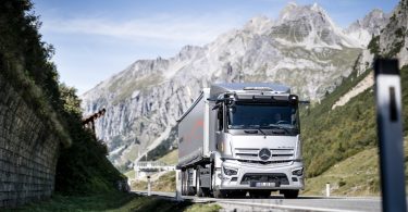 Mercedes-Benz eActros 300 atravessa o Arlberg Pass na Áustria