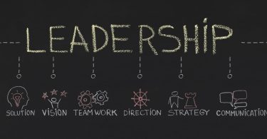 Que atitudes devem as lideranças cultivar durante a gestão de uma crise?