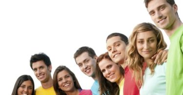 83% dos jovens ibero-americanos acredita que experiência é fundamental para arranjar emprego