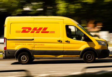 DHL Express lança ferramenta com IA para simplificar envios internacionais