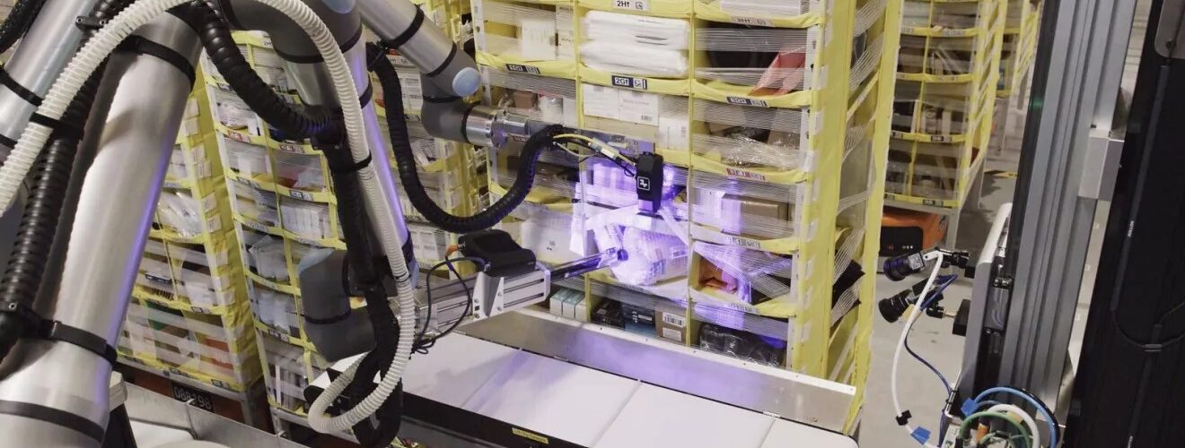Robots quase igualam número de humanos nos armazéns da Amazon
