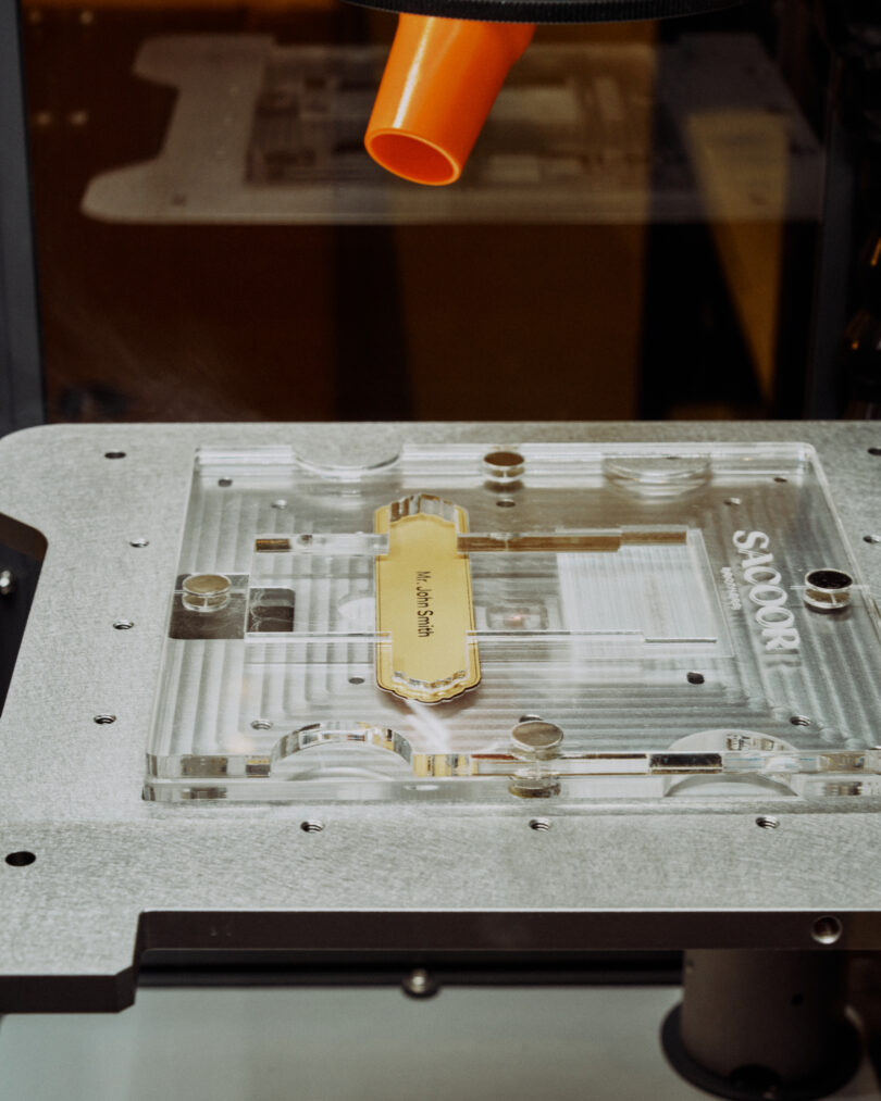 Sacoor Brothers lança serviço de personalização na loja do Colombo