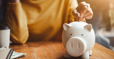 Portugueses preferem poupar a investir, concluiu estudo
