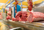 Parlamento Europeu quer separar legalmente carne animal da carne produzida em laboratório