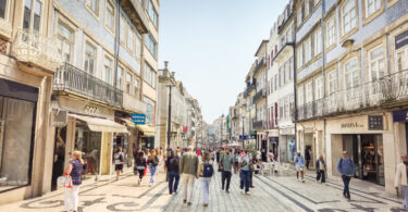 Retalho português mantém dinamismo à boleia do comércio de rua