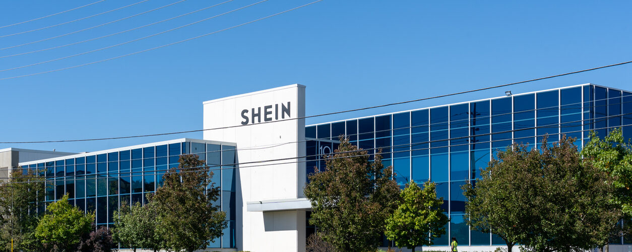 Shein adquire Everlane e reforça presença no segmento de moda sustentável