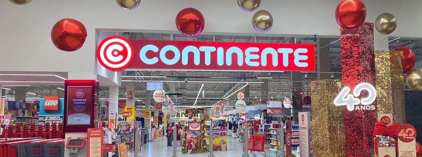 Na próxima quarta-feira, dia 10 de dezembro, o Continente assinala 40 anos de história. Sob o mote “Há 40 anos à mesa, com todos”, a marca convida os clientes a celebrar a data com um dia especial.