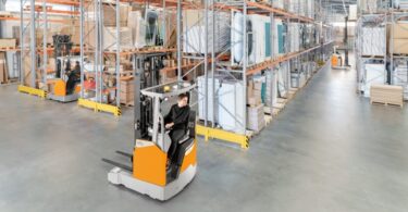 STILL lança novo empilhador retrátil para corredores estreitos