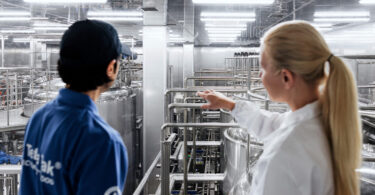 Modernização de linhas de processamento pode cortar até 49% das emissões nos lacticínios