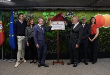 A Mastercard anunciou a abertura oficial do Centro de Excelência para a Inovação Mastercard, em Lisboa, numa operação focada no desenvolvimento de soluções de pagamento digitais e tecnologias associadas à inteligência artificial (IA), cibersegurança e análise de dados.