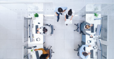 Salário e equilíbrio entre vida pessoal e trabalho lideram prioridades dos profissionais em Portugal