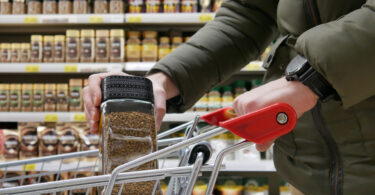 População imigrante ganha peso no mercado de grande consumo em Portugal