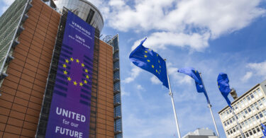 Bruxelas sanciona Temu por falhas na avaliação de riscos de produtos ilegais