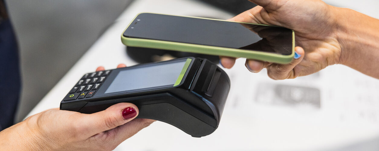 Pagamentos móveis ultrapassam cartões nas compras online nórdicas