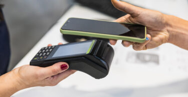 Pagamentos móveis ultrapassam cartões nas compras online nórdicas