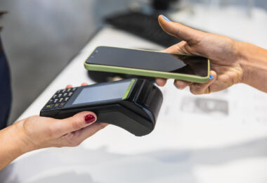 Pagamentos móveis ultrapassam cartões nas compras online nórdicas