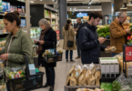 Consumidores europeus mantêm contenção e procuram mais valor nas compras