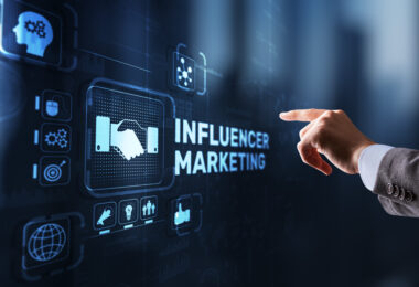 Marketing de influência influenciam decisões de compra de 88% dos jovens